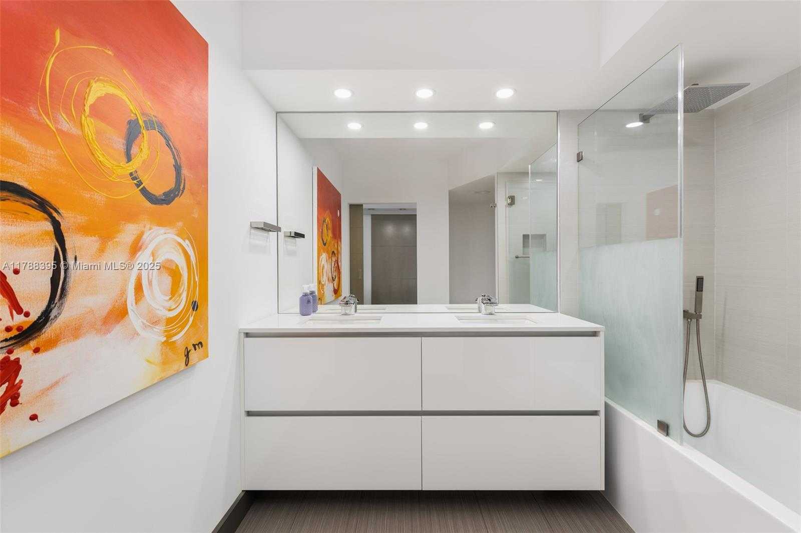 Small Image of 1330 WEST AVE #1813, Miami Beach Number 20