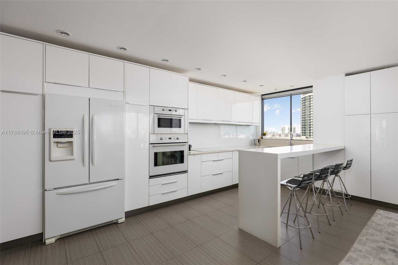 Small Image of 1330 WEST AVE #1813, Miami Beach Number 5