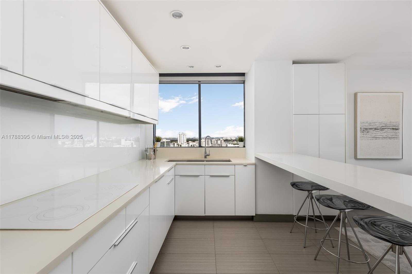 Small Image of 1330 WEST AVE #1813, Miami Beach Number 6