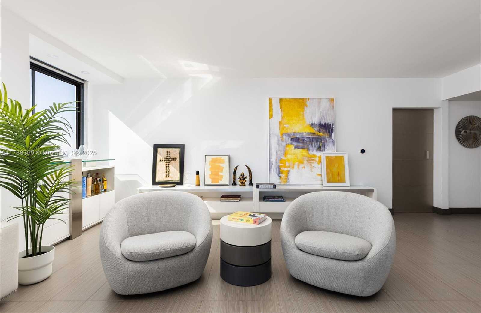 Small Image of 1330 WEST AVE #1813, Miami Beach Number 9