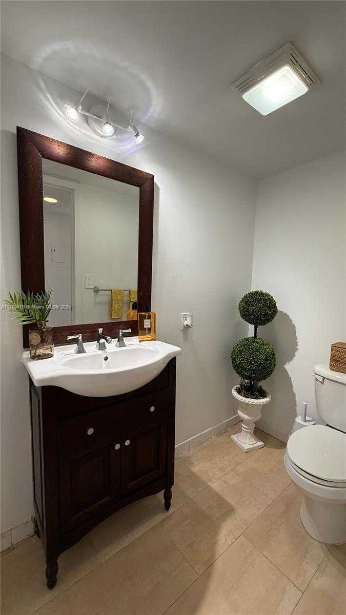 Small Image of 540 BRICKELL KEY DR #1124, Miami Number 13