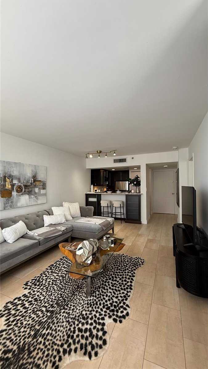 Small Image of 540 BRICKELL KEY DR #1124, Miami Number 6