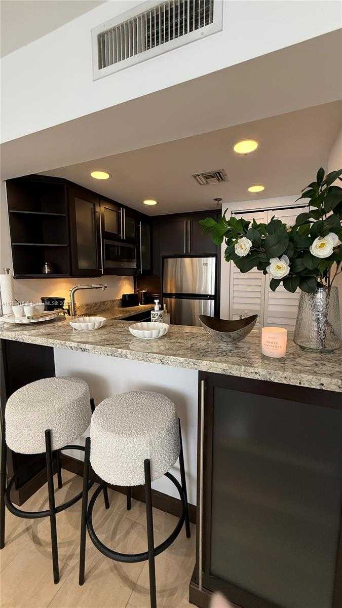 Small Image of 540 BRICKELL KEY DR #1124, Miami Number 9