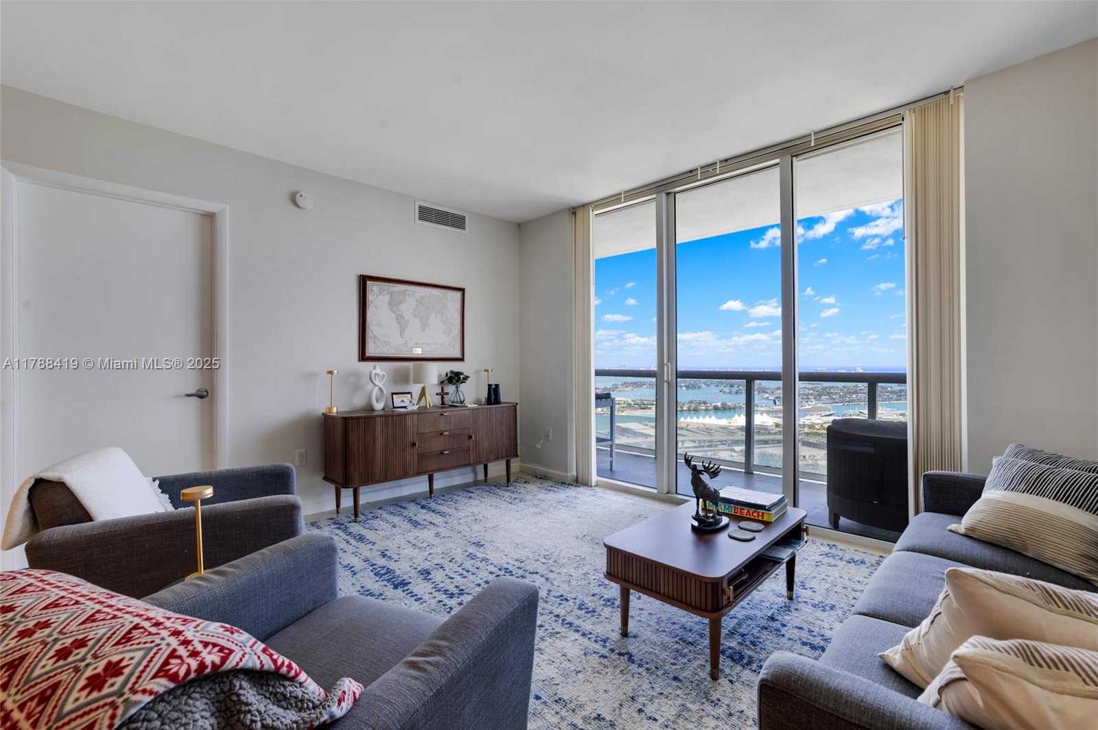 Small Image of 50 Biscayne Blvd, Miami, FL 33132, USA Number 13