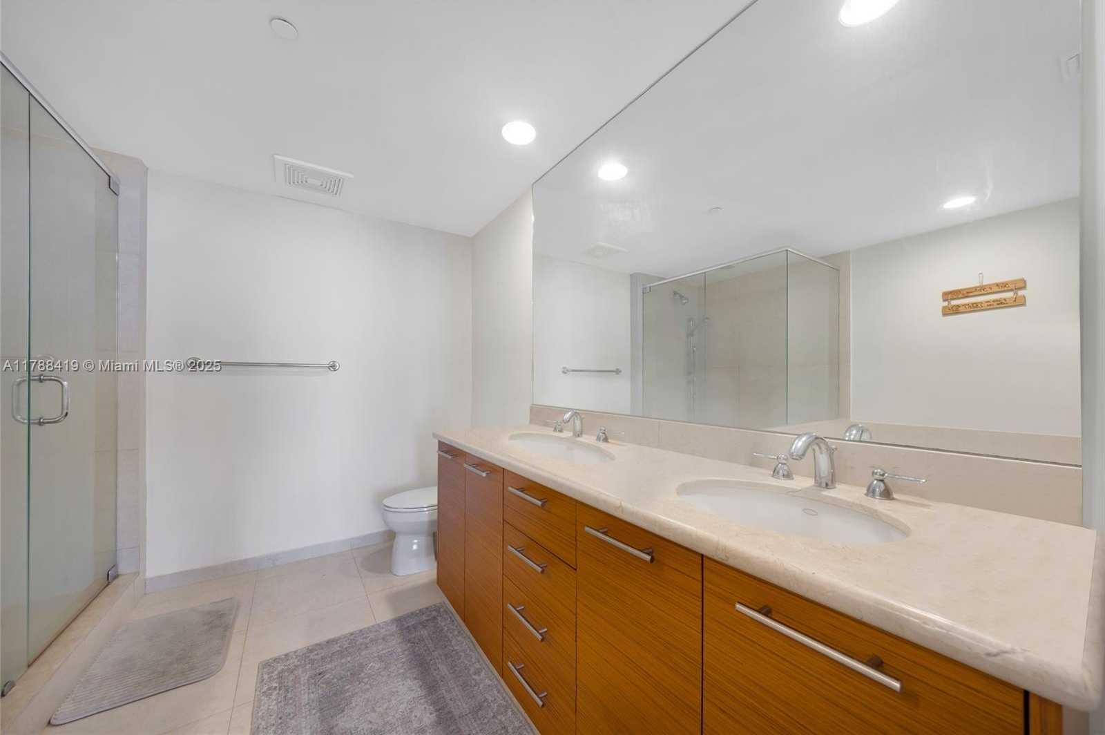 Small Image of 50 Biscayne Blvd, Miami, FL 33132, USA Number 18