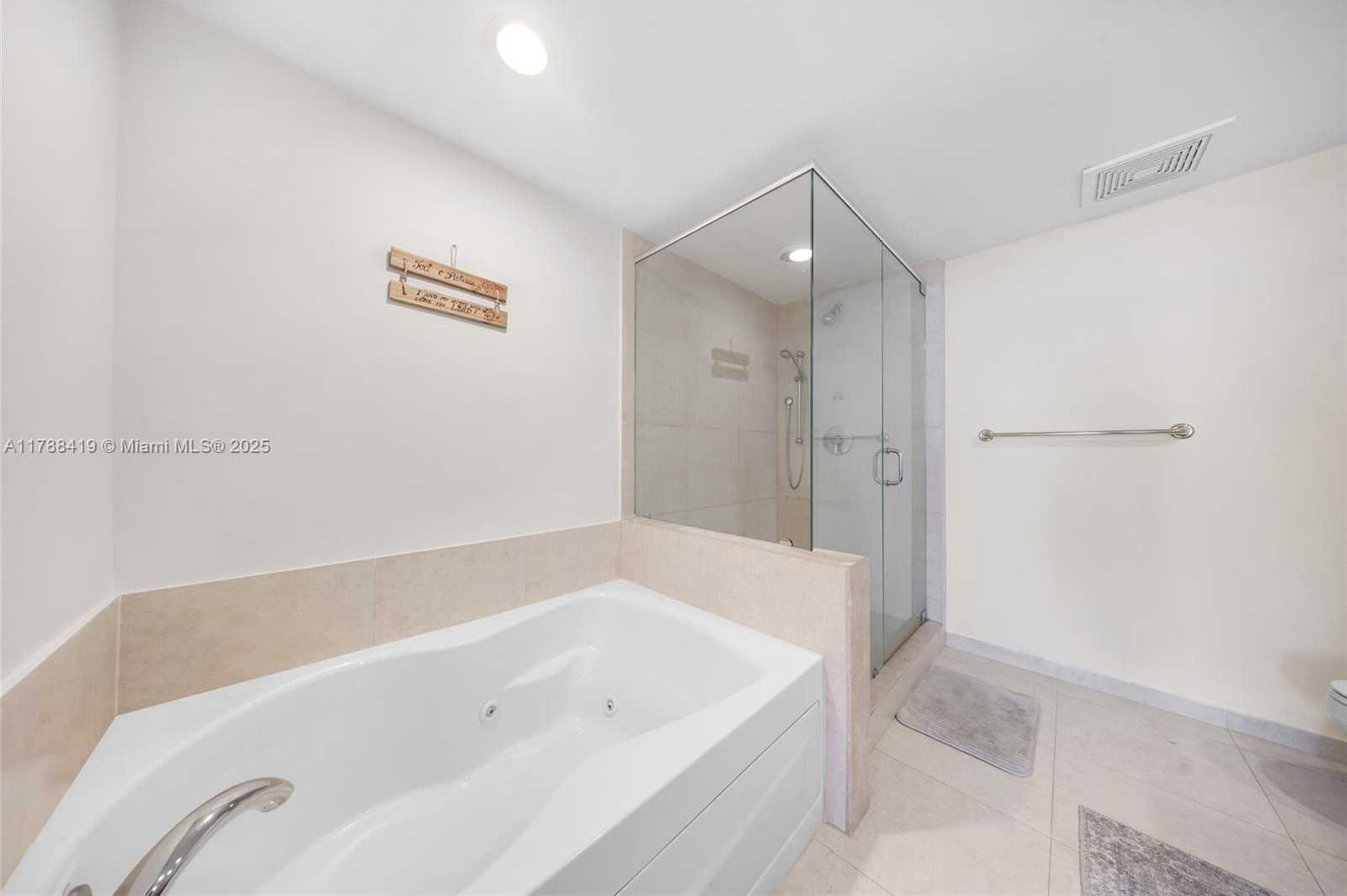 Small Image of 50 Biscayne Blvd, Miami, FL 33132, USA Number 19