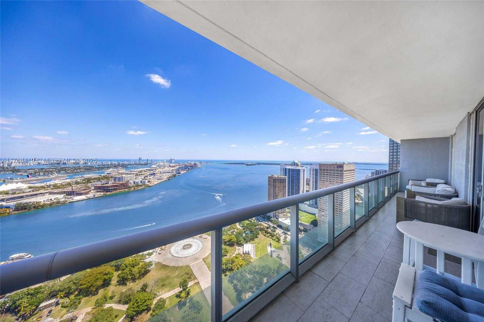 Small Image of 50 Biscayne Blvd, Miami, FL 33132, USA Number 3