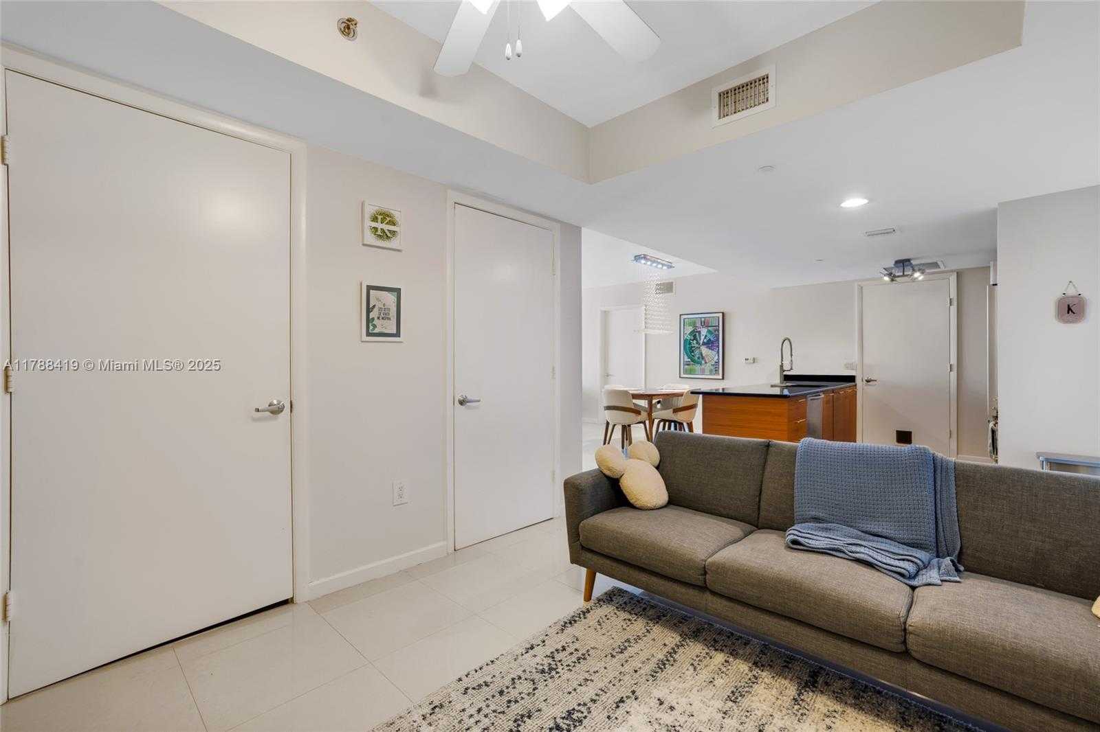 Small Image of 50 Biscayne Blvd, Miami, FL 33132, USA Number 7