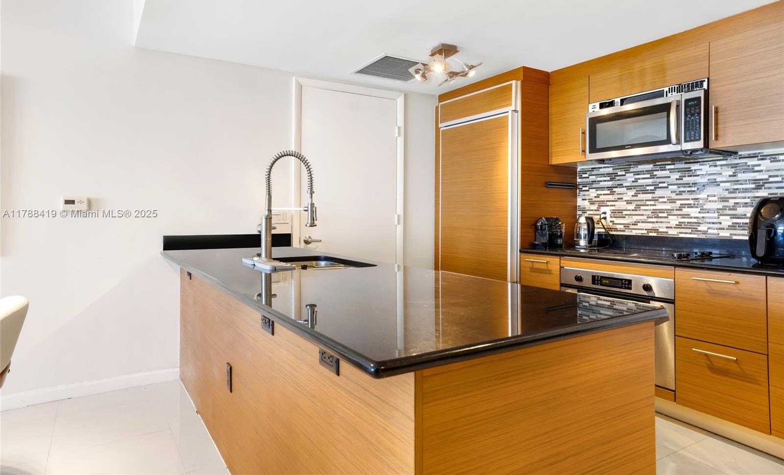 Small Image of 50 Biscayne Blvd, Miami, FL 33132, USA Number 8