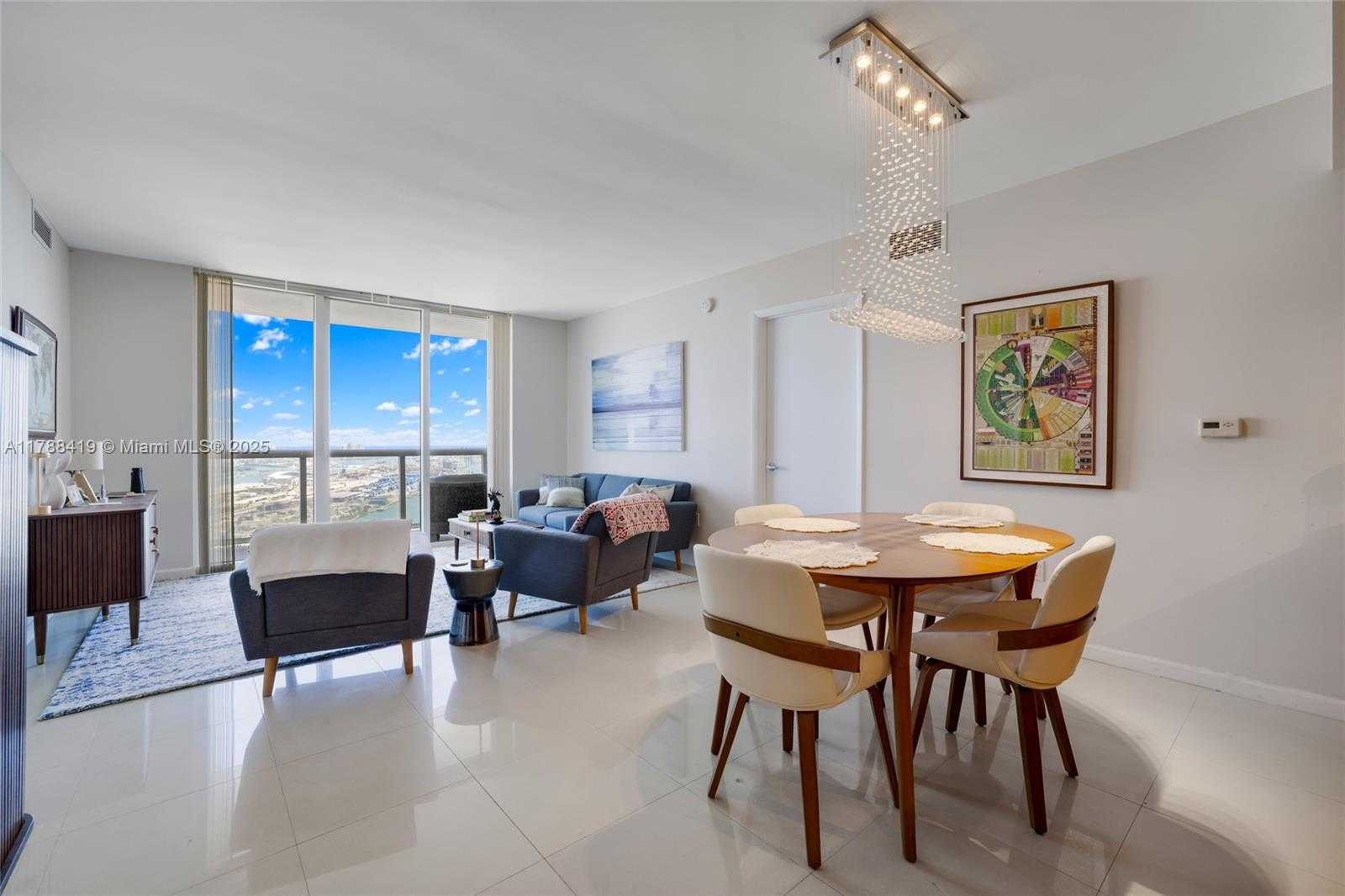 Small Image of 50 Biscayne Blvd, Miami, FL 33132, USA Number 9