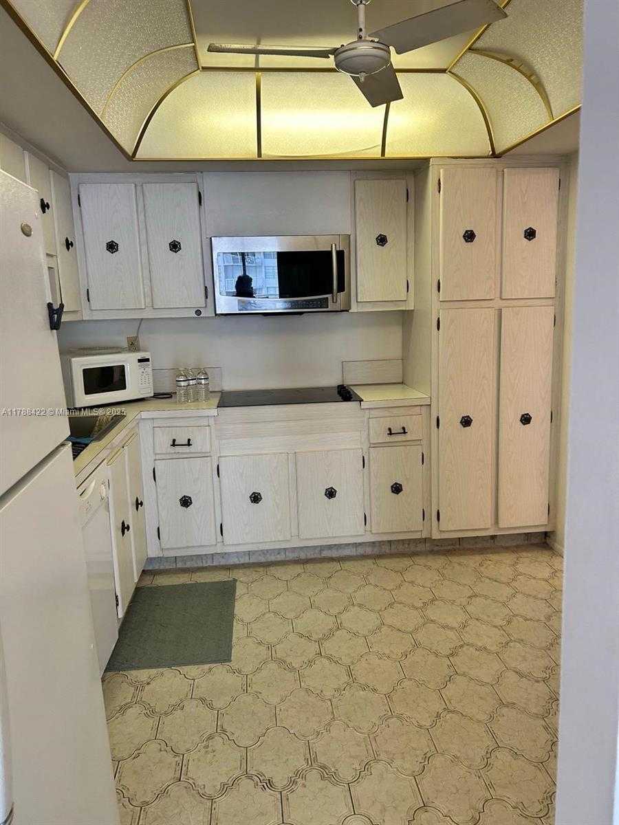 Small Image of 18051 BISCAYNE BLVD #803, Aventura Number 11