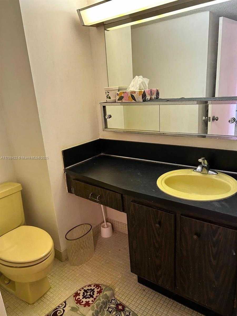 Small Image of 18051 BISCAYNE BLVD #803, Aventura Number 16