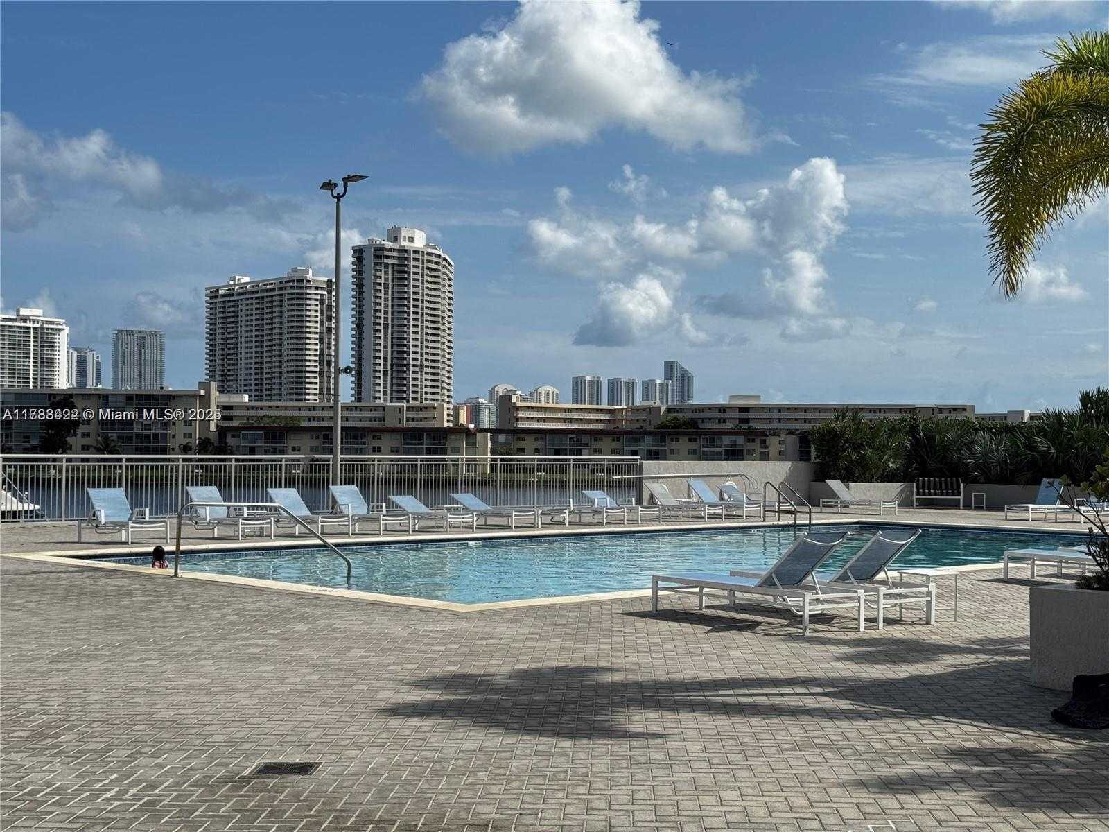 Small Image of 18051 BISCAYNE BLVD #803, Aventura Number 6