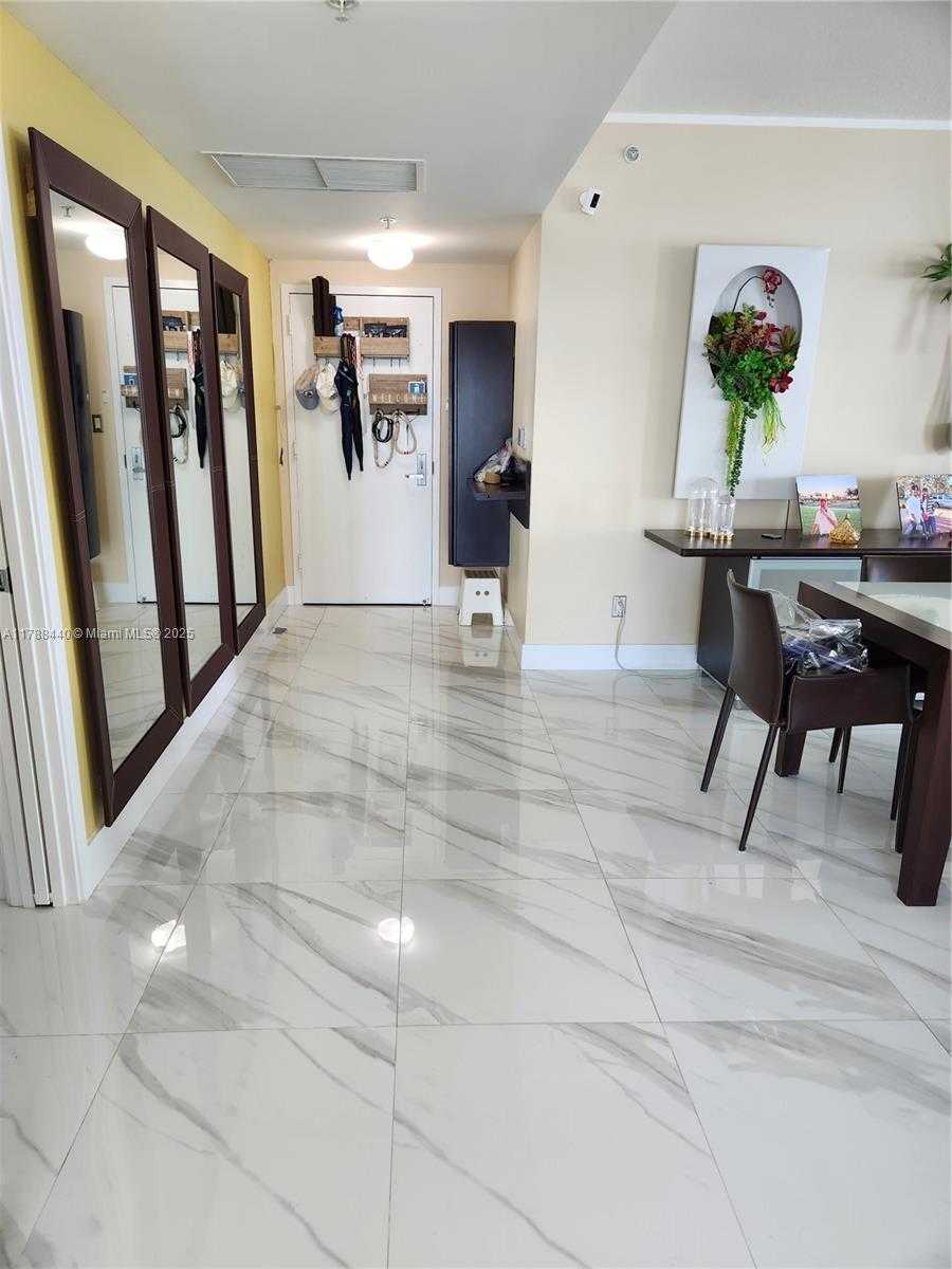 Small Image of 325 SOUTH BISCAYNE BLVD #25, Miami Number 14