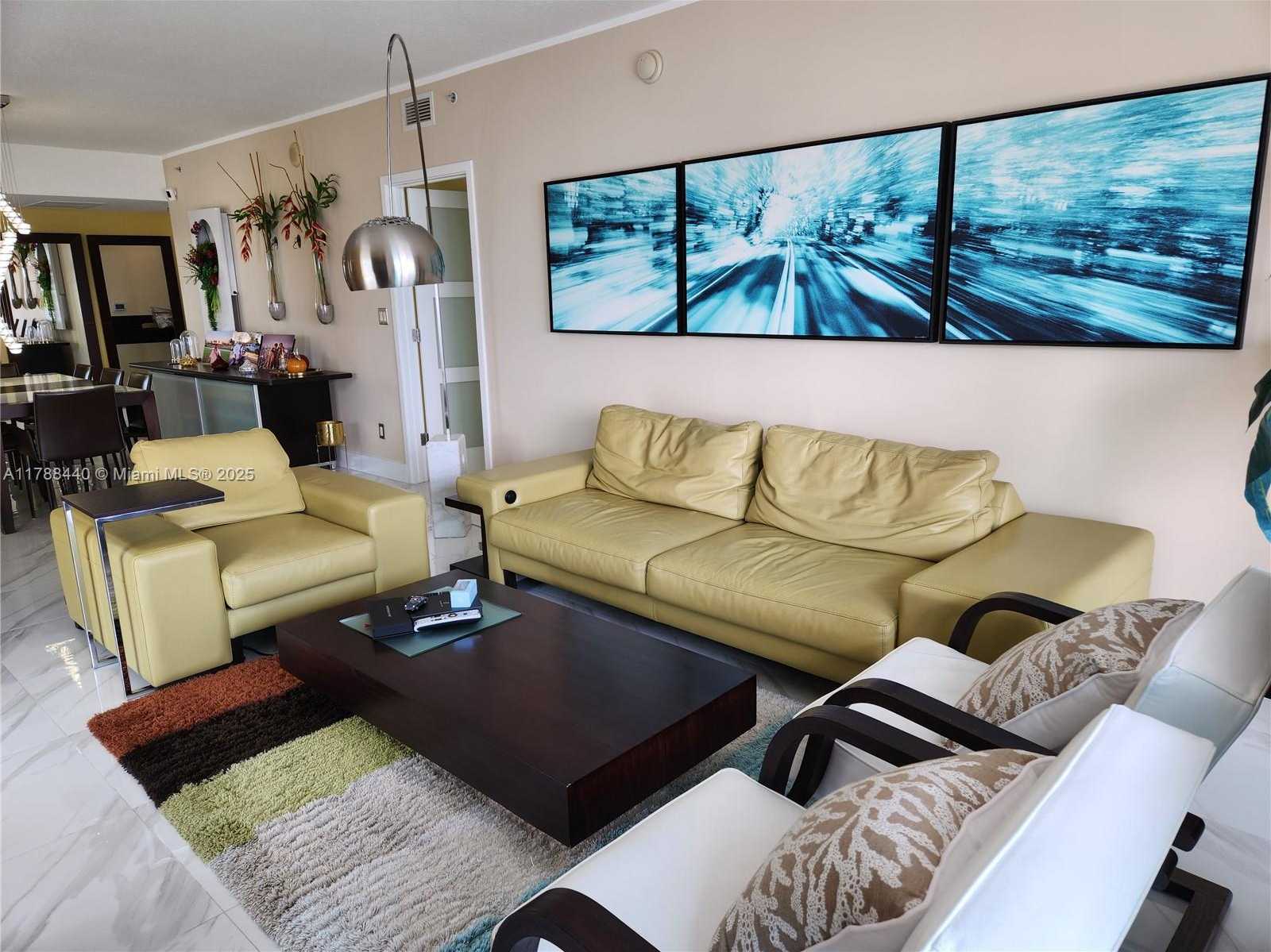 Small Image of 325 SOUTH BISCAYNE BLVD #25, Miami Number 18