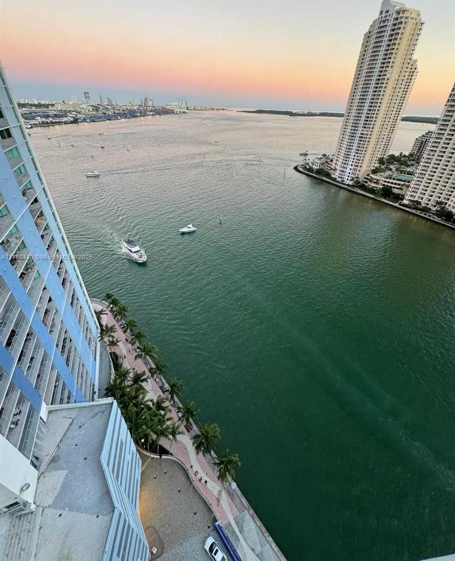 Small Image of 325 SOUTH BISCAYNE BLVD #25, Miami Number 2