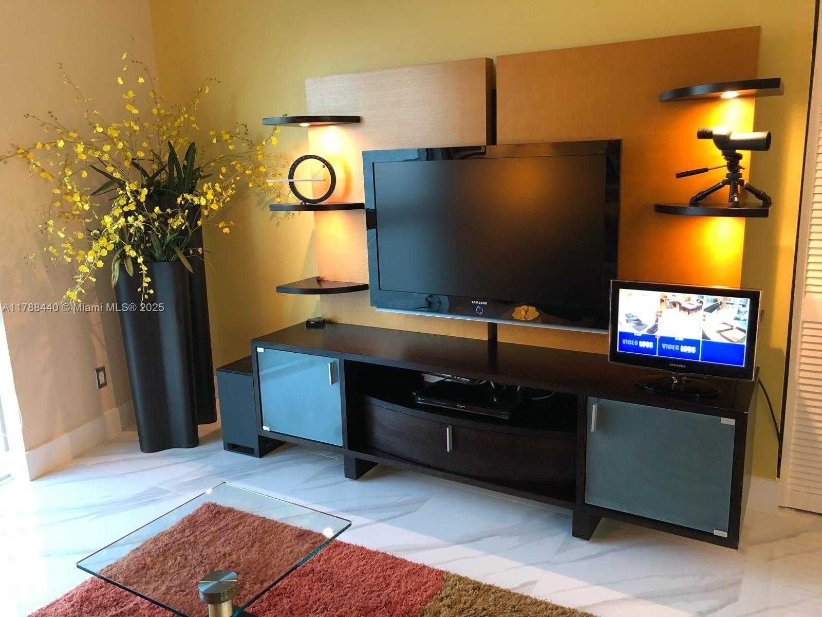 Small Image of 325 SOUTH BISCAYNE BLVD #25, Miami Number 22