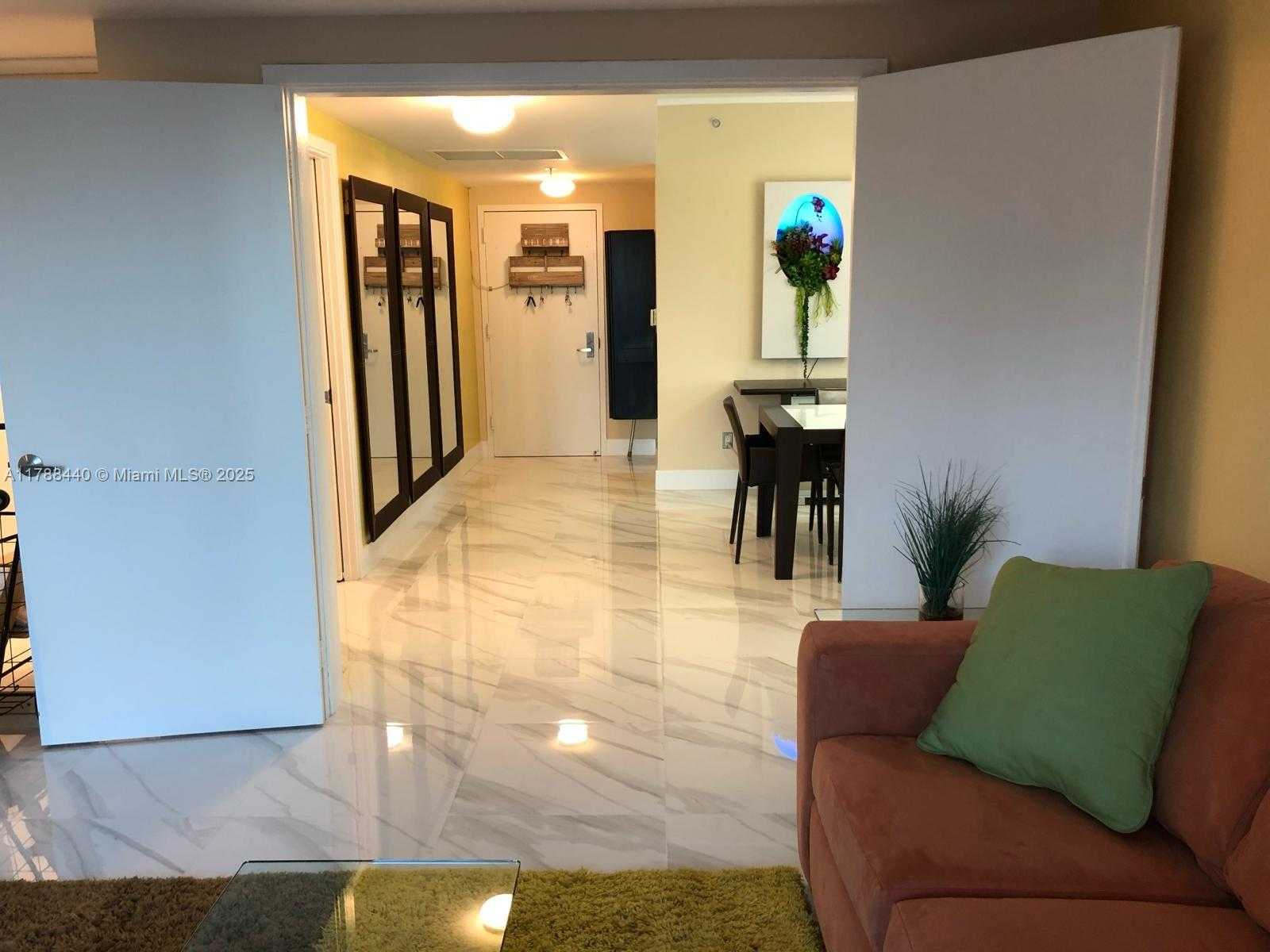 Small Image of 325 SOUTH BISCAYNE BLVD #25, Miami Number 23