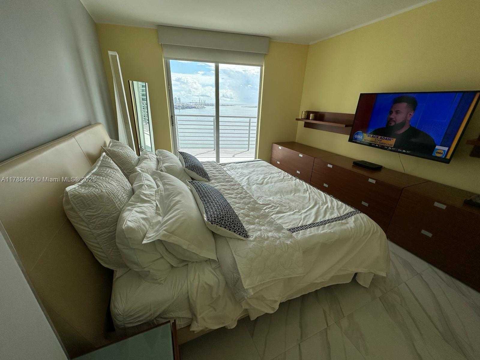 Small Image of 325 SOUTH BISCAYNE BLVD #25, Miami Number 32