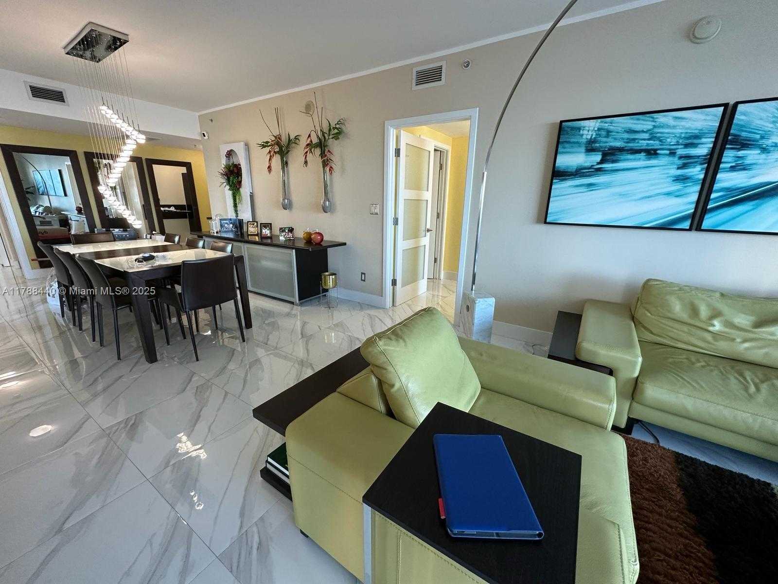 Small Image of 325 SOUTH BISCAYNE BLVD #25, Miami Number 33