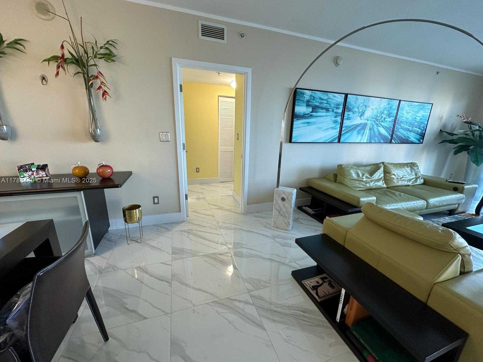 Small Image of 325 SOUTH BISCAYNE BLVD #25, Miami Number 34