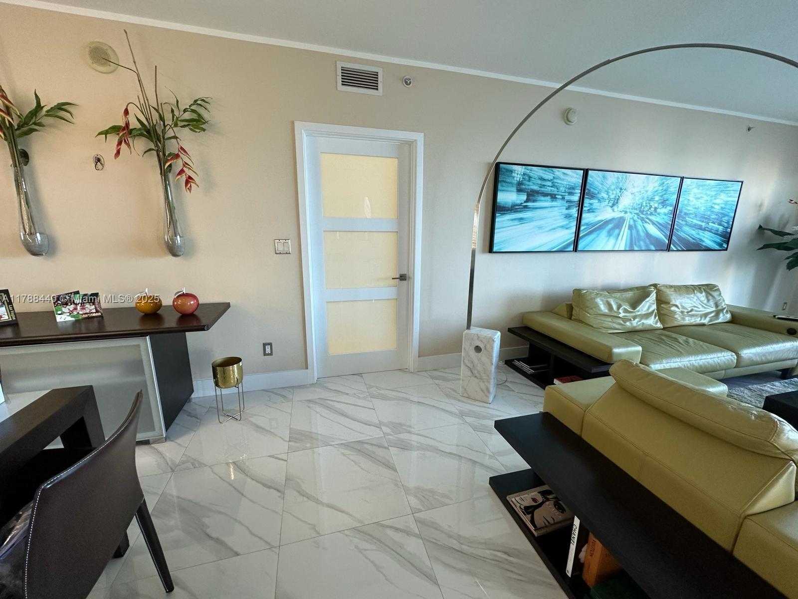 Small Image of 325 SOUTH BISCAYNE BLVD #25, Miami Number 35