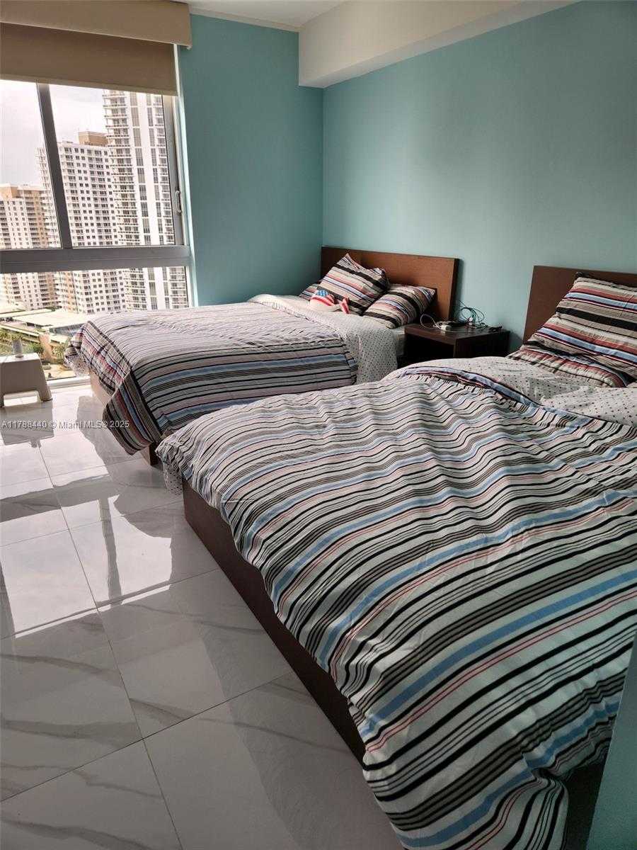 Small Image of 325 SOUTH BISCAYNE BLVD #25, Miami Number 6