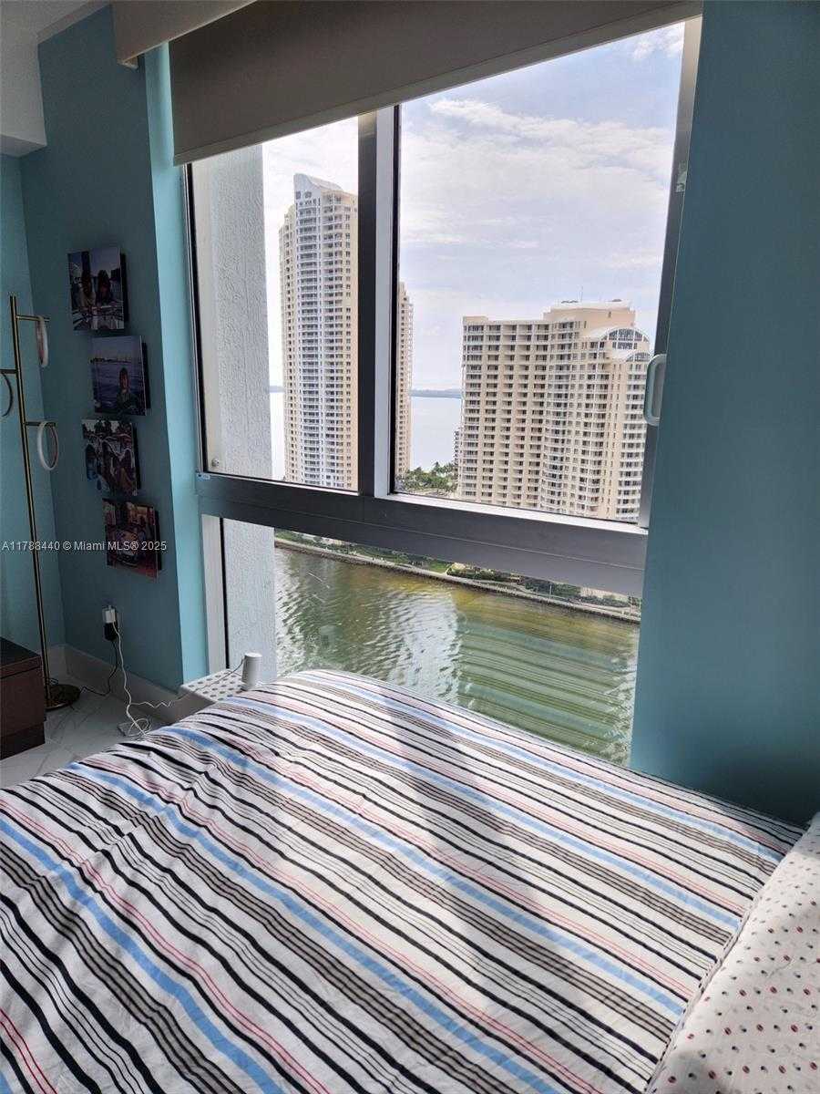 Small Image of 325 SOUTH BISCAYNE BLVD #25, Miami Number 7