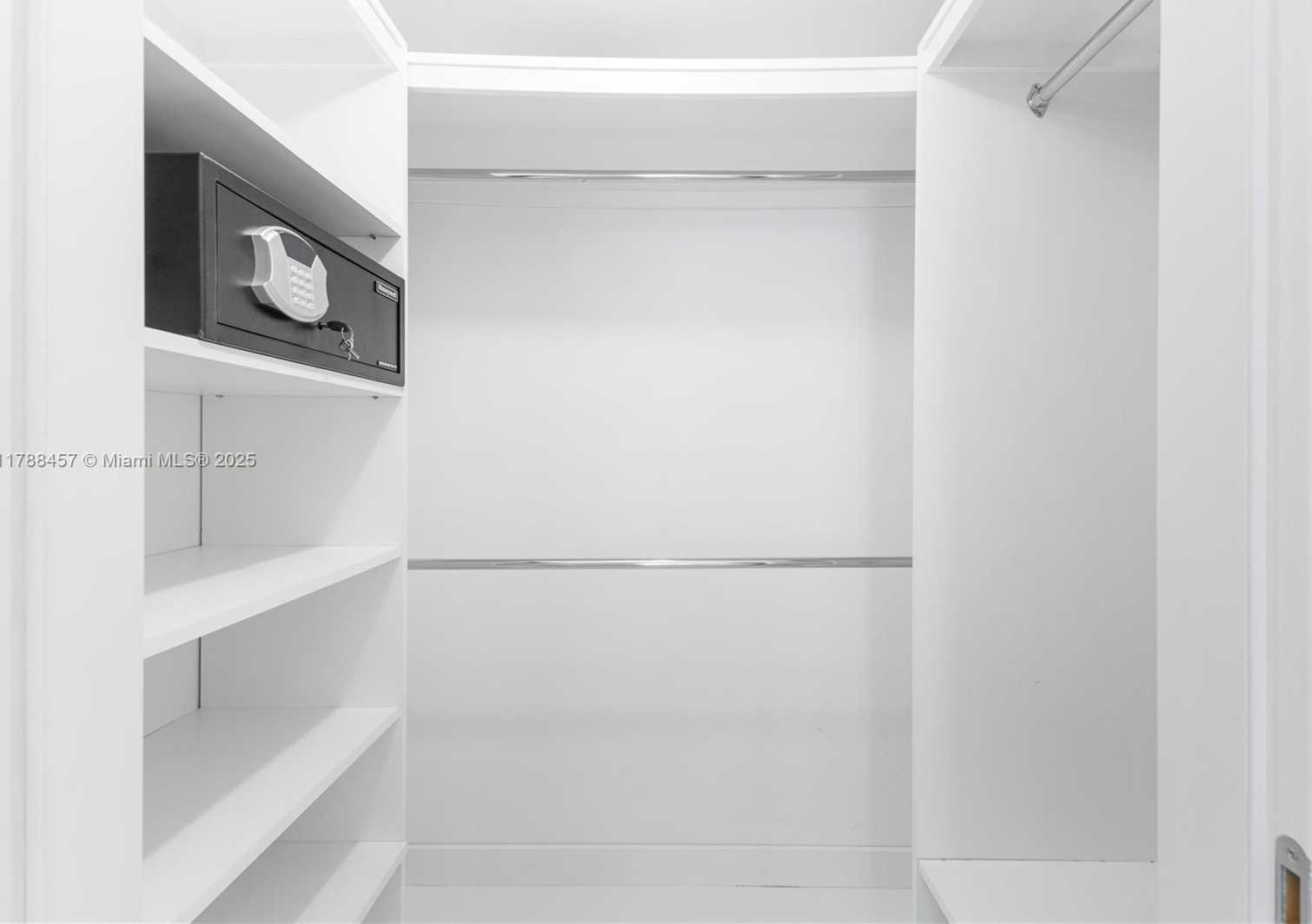 Small Image of 1300 BRICKELL BAY DR #1010, Miami Number 17