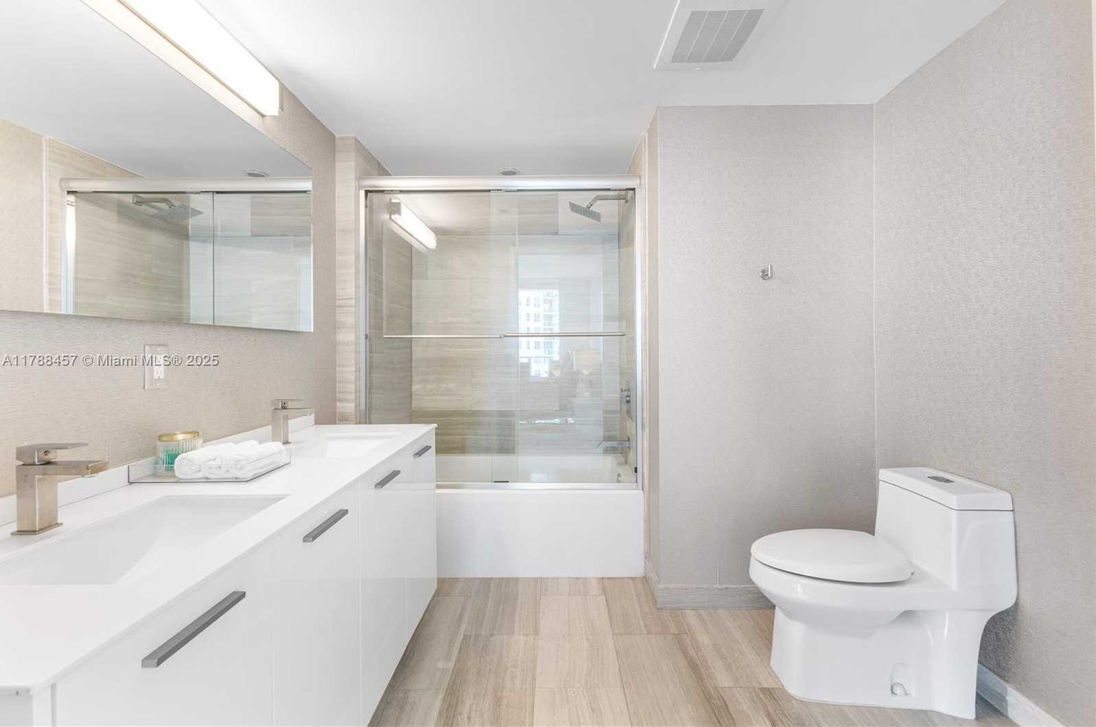 Small Image of 1300 BRICKELL BAY DR #1010, Miami Number 6