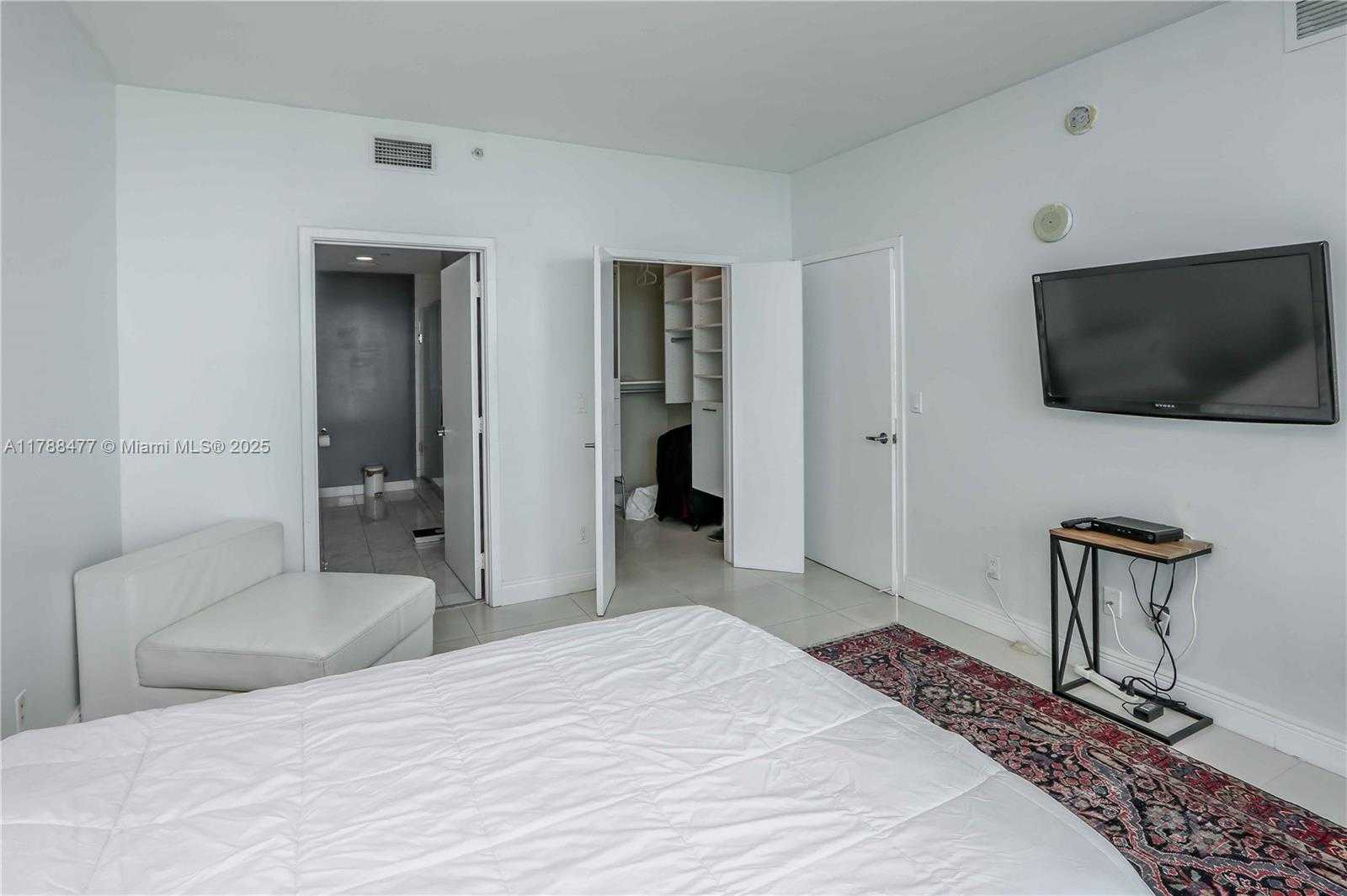 Small Image of 888 BISCAYNE BLVD #3712, Miami Number 17