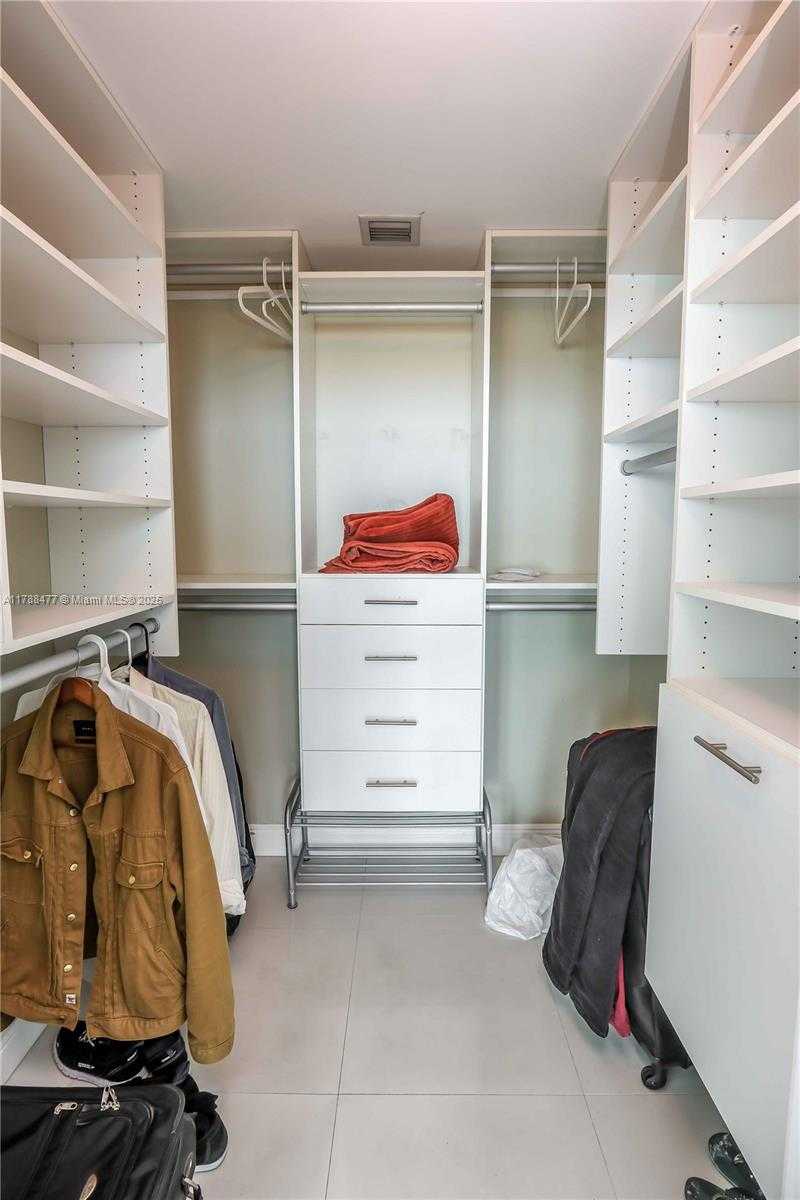 Small Image of 888 BISCAYNE BLVD #3712, Miami Number 18