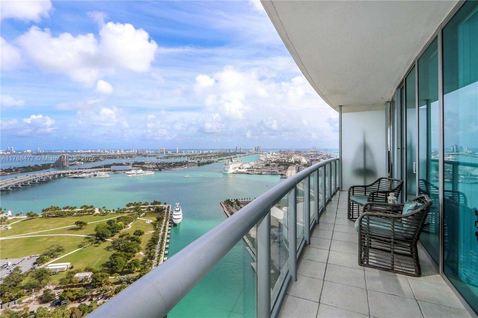 Small Image of 888 BISCAYNE BLVD #3712, Miami Number 2