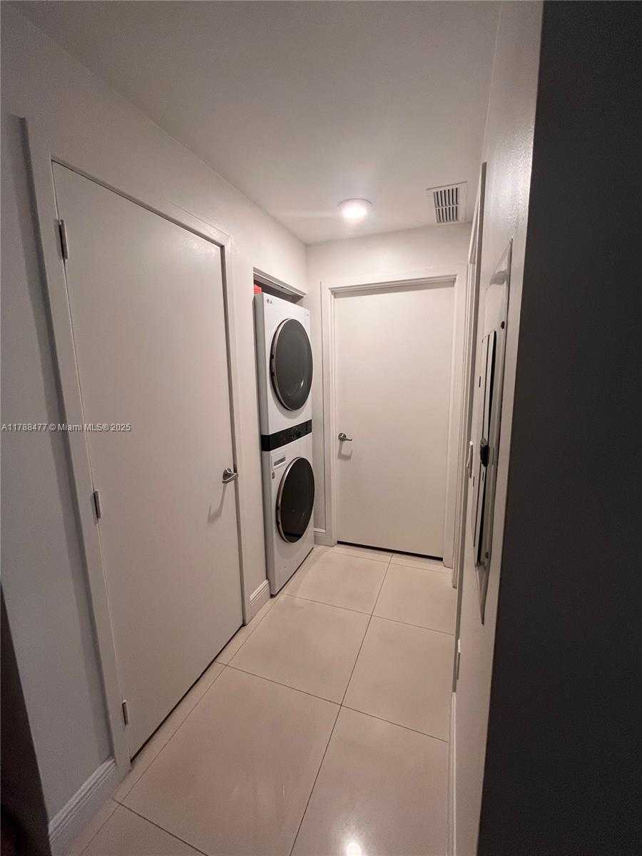 Small Image of 888 BISCAYNE BLVD #3712, Miami Number 32