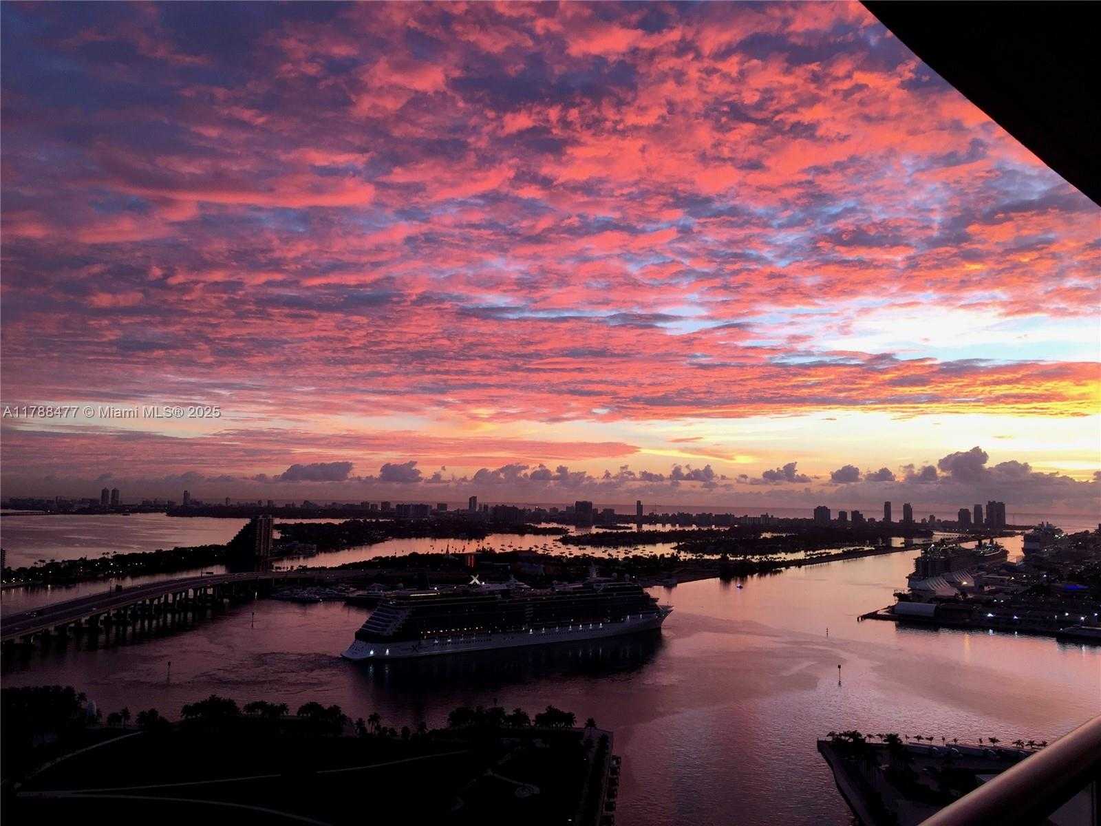 Small Image of 888 BISCAYNE BLVD #3712, Miami Number 5