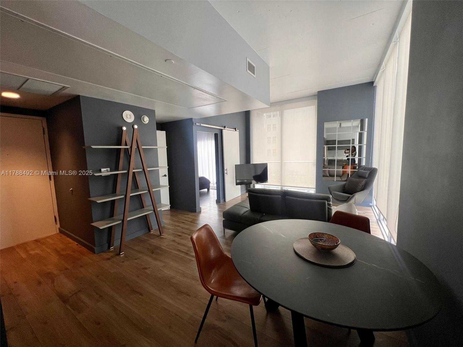 Small Image of 151 SOUTH EAST 1ST ST #810, Miami Number 3