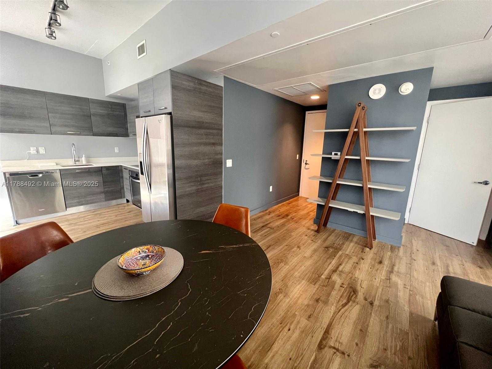 Small Image of 151 SOUTH EAST 1ST ST #810, Miami Number 4