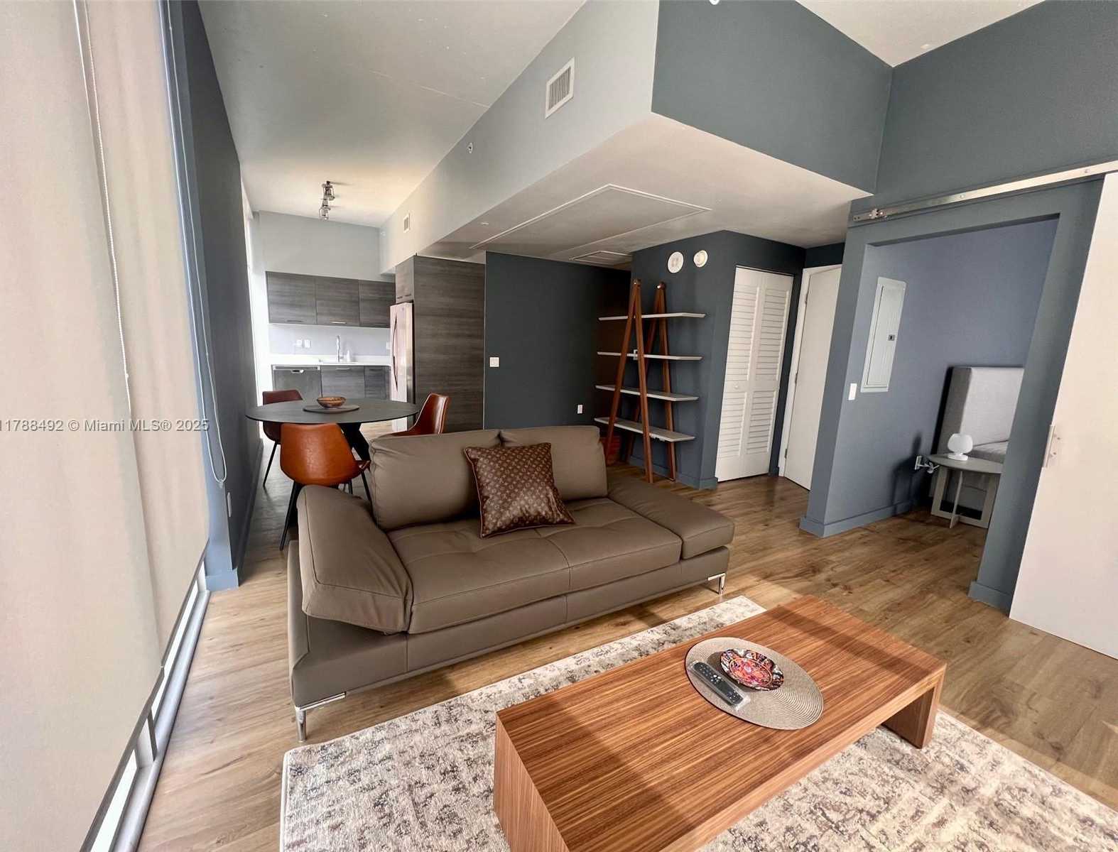 Small Image of 151 SOUTH EAST 1ST ST #810, Miami Number 6