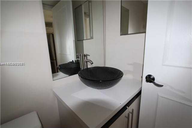 Small Image of 540 BRICKELL KEY DR #918, Miami Number 5