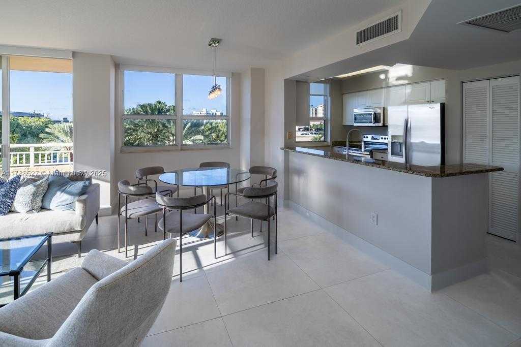 Small Image of 19501 WEST COUNTRY CLUB DR #409, Aventura Number 2