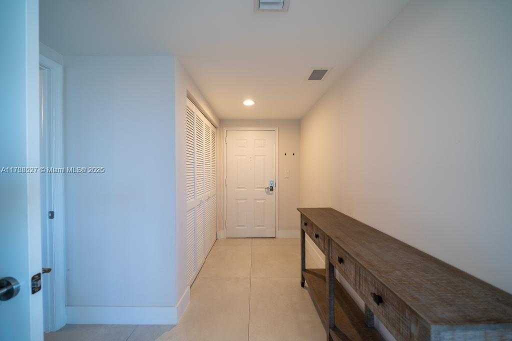 Small Image of 19501 WEST COUNTRY CLUB DR #409, Aventura Number 7