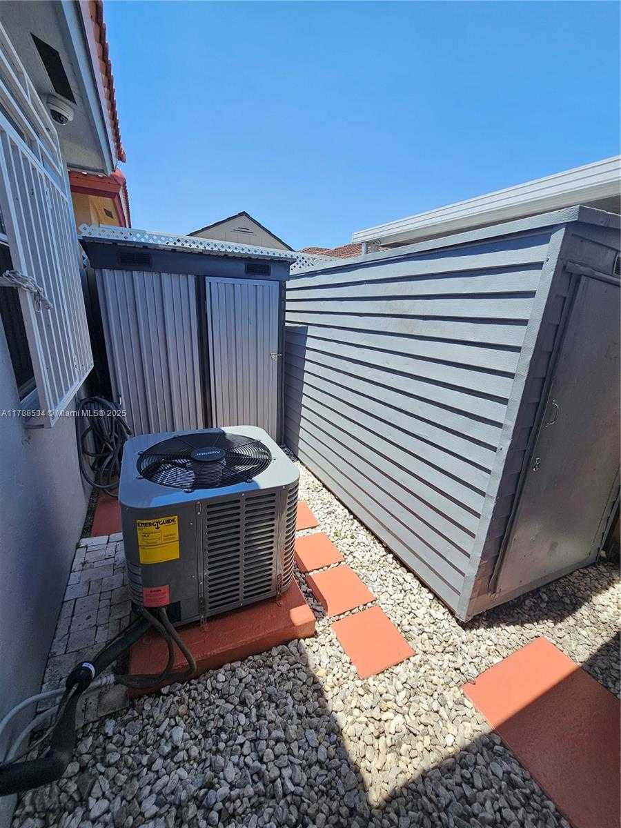 Small Image of 8905 NORTH WEST 121ST ST, Hialeah Gardens Number 25