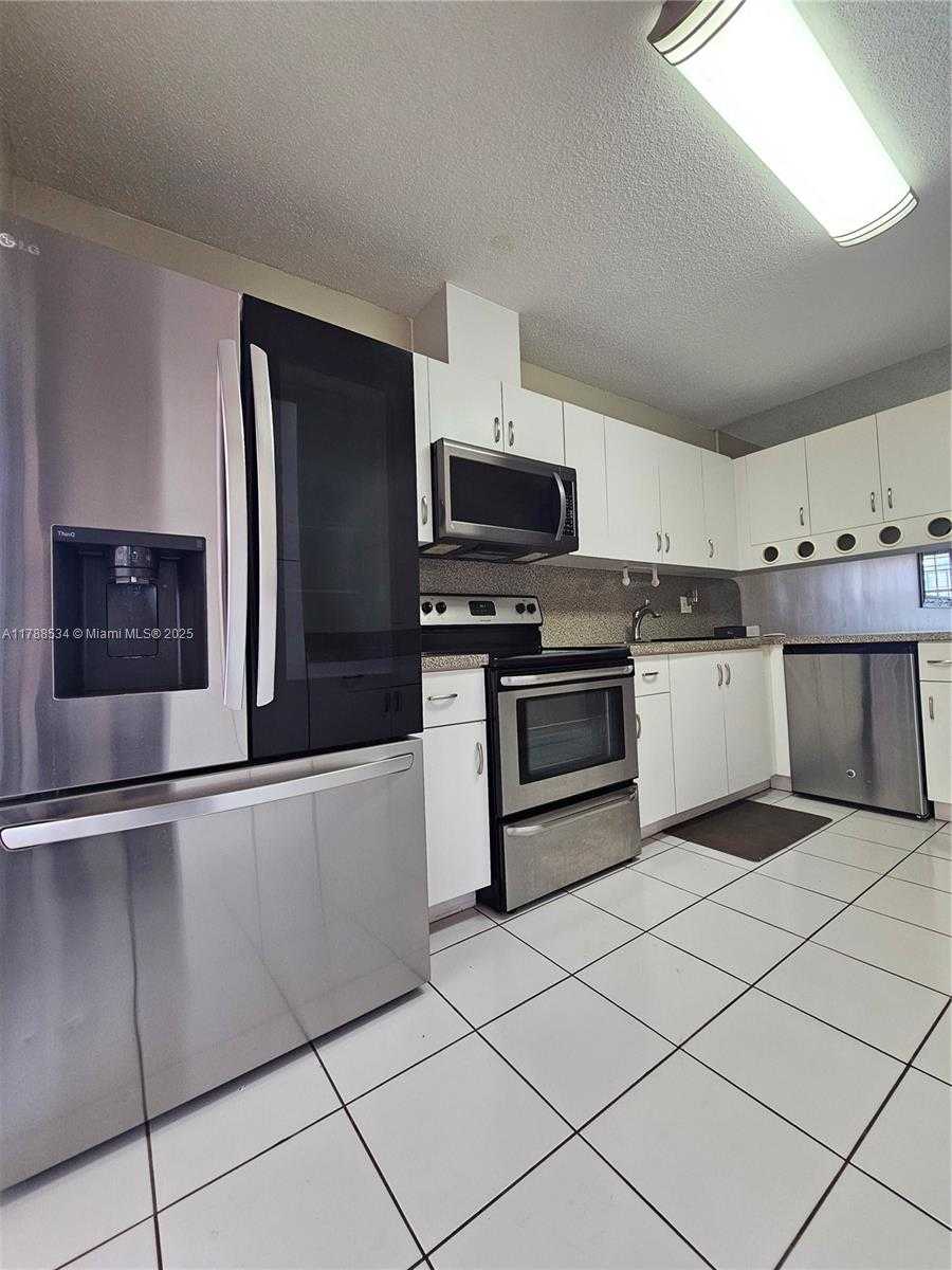 Small Image of 8905 NORTH WEST 121ST ST, Hialeah Gardens Number 4