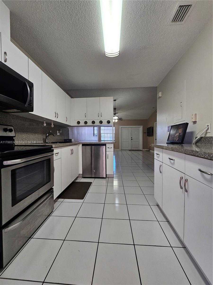 Small Image of 8905 NORTH WEST 121ST ST, Hialeah Gardens Number 5