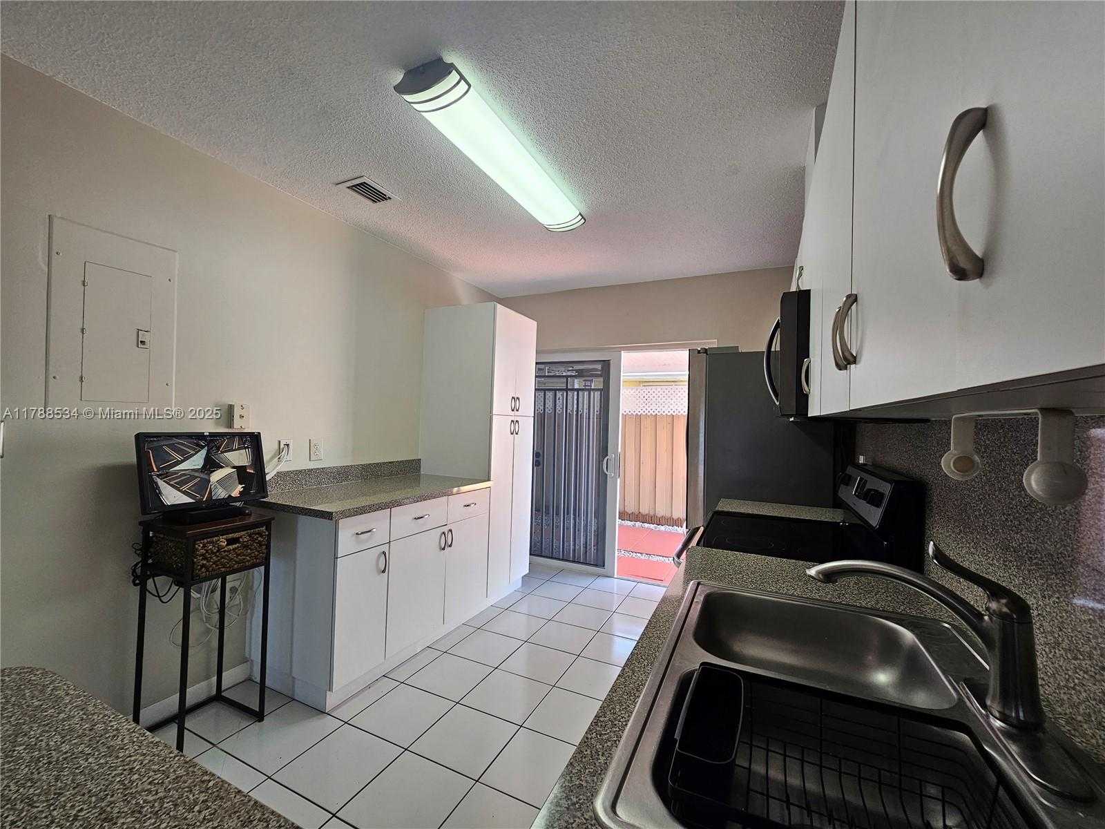 Small Image of 8905 NORTH WEST 121ST ST, Hialeah Gardens Number 6
