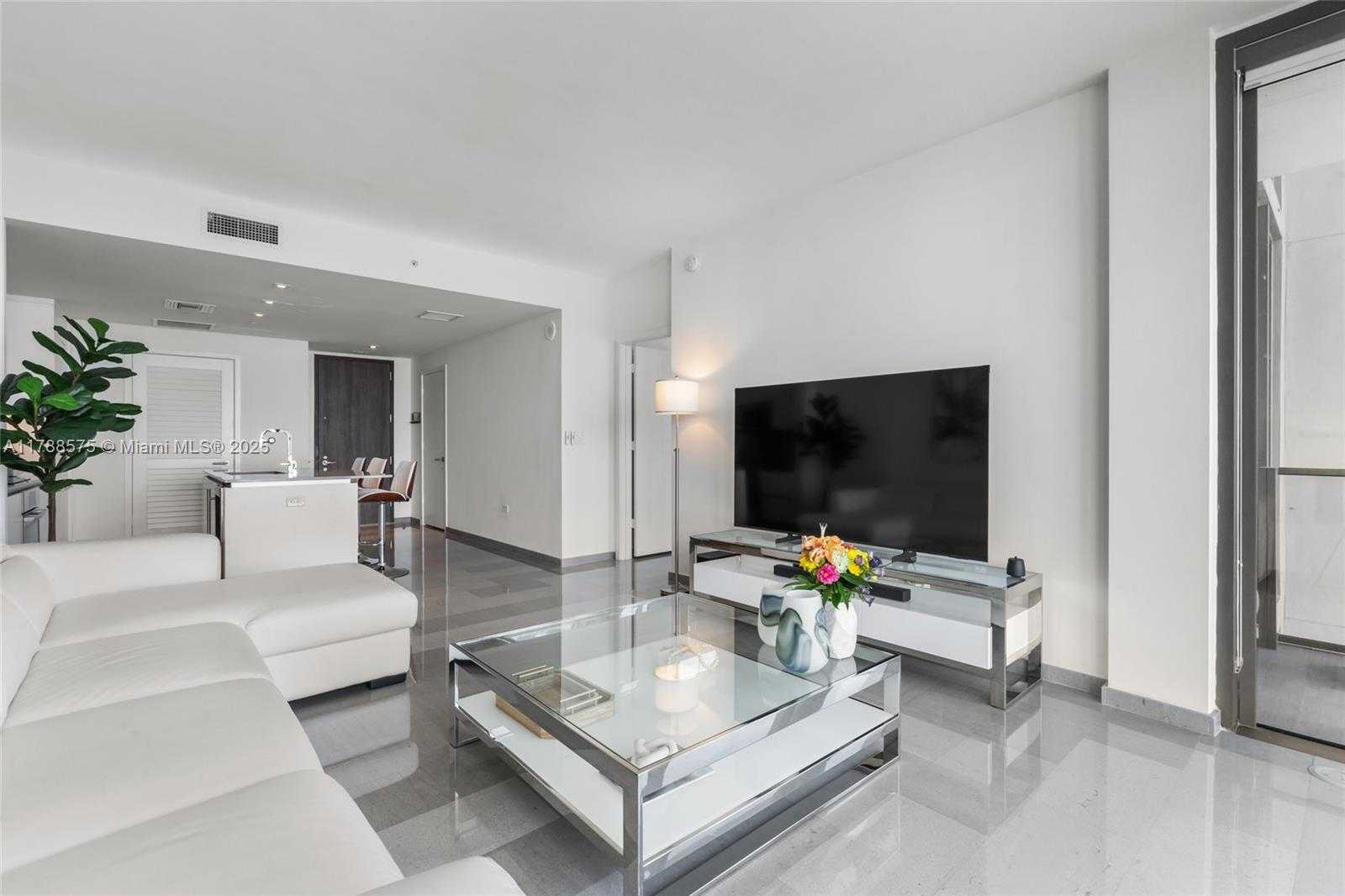 Small Image of 68 SOUTH EAST 6TH ST #2306, Miami Number 11