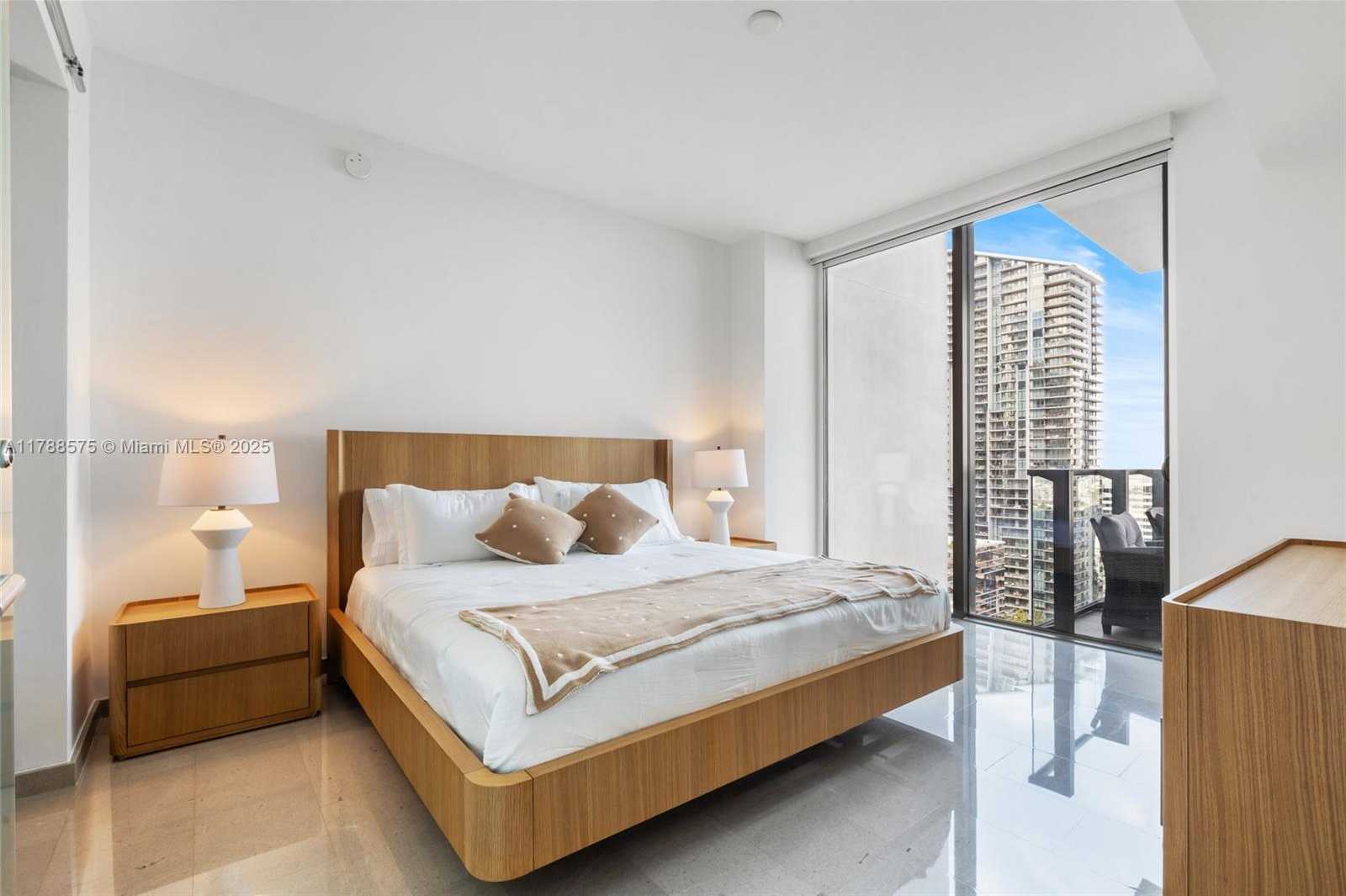 Small Image of 68 SOUTH EAST 6TH ST #2306, Miami Number 13