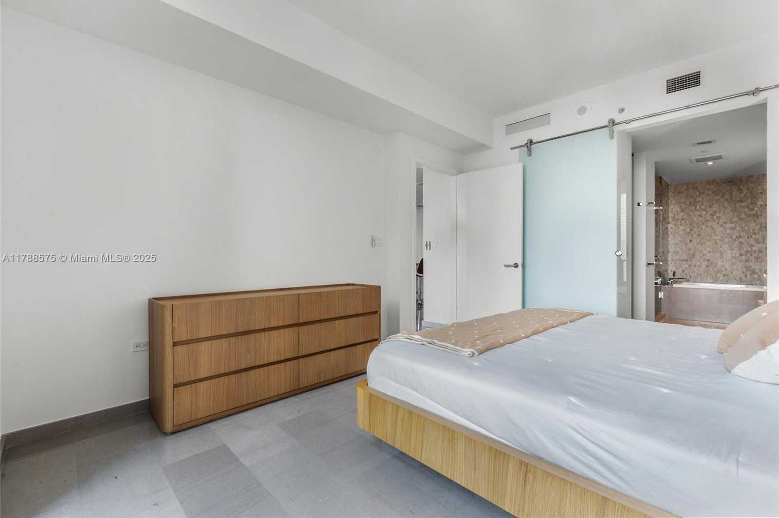 Small Image of 68 SOUTH EAST 6TH ST #2306, Miami Number 15