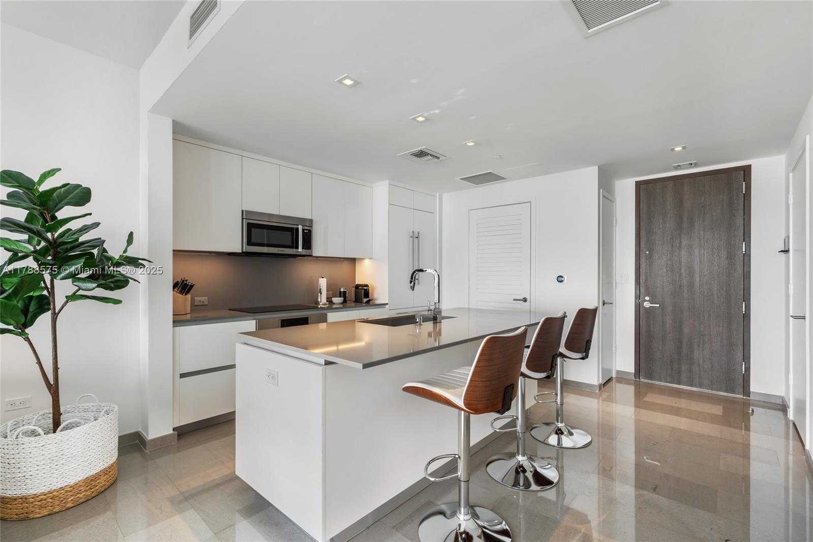 Small Image of 68 SOUTH EAST 6TH ST #2306, Miami Number 4
