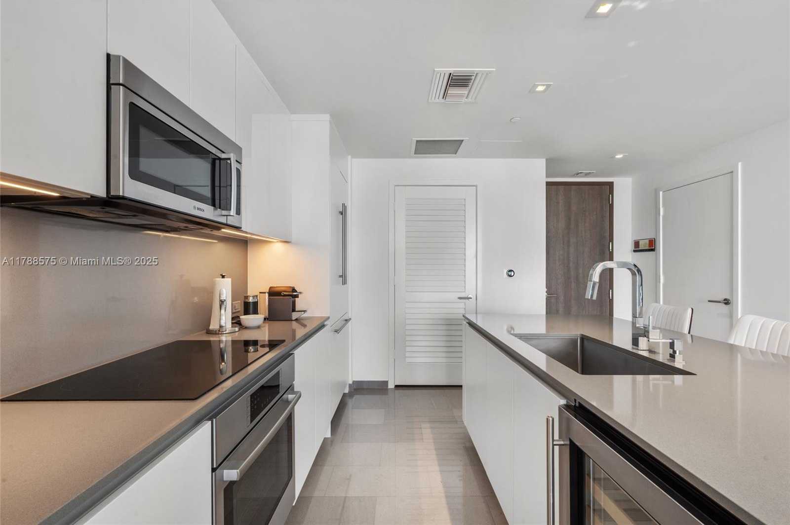 Small Image of 68 SOUTH EAST 6TH ST #2306, Miami Number 6
